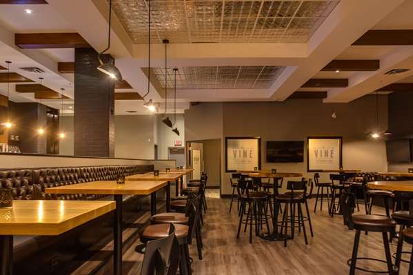 Restaurant - Peavine Inn & Suites High Prairie