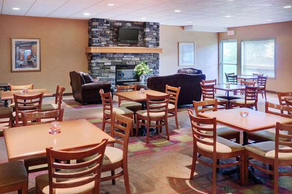 Restaurant - Pomeroy Inn & Suites Chetwynd