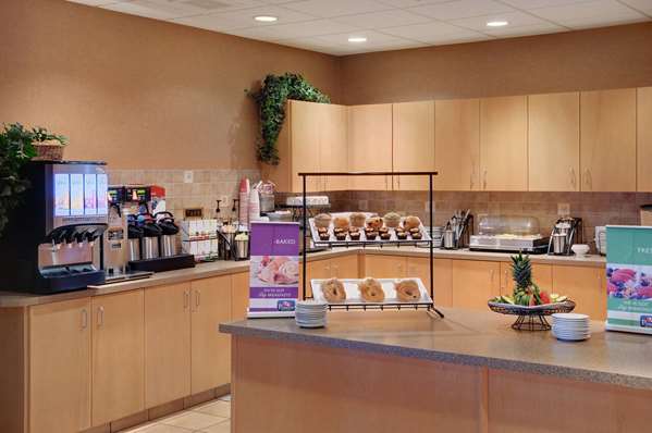 Restaurant - Pomeroy Inn & Suites Chetwynd