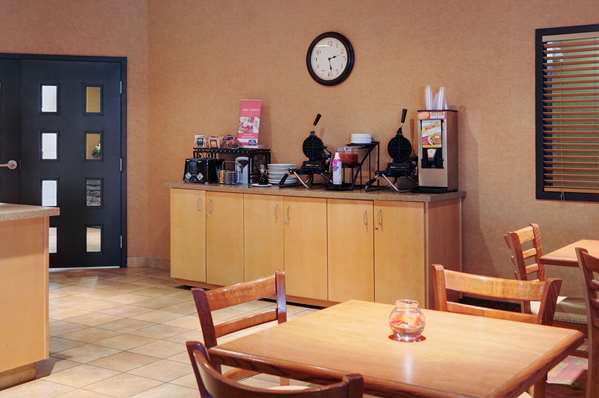 Restaurant - Pomeroy Inn & Suites Chetwynd