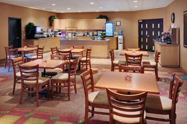 Restaurant - Pomeroy Inn & Suites Chetwynd