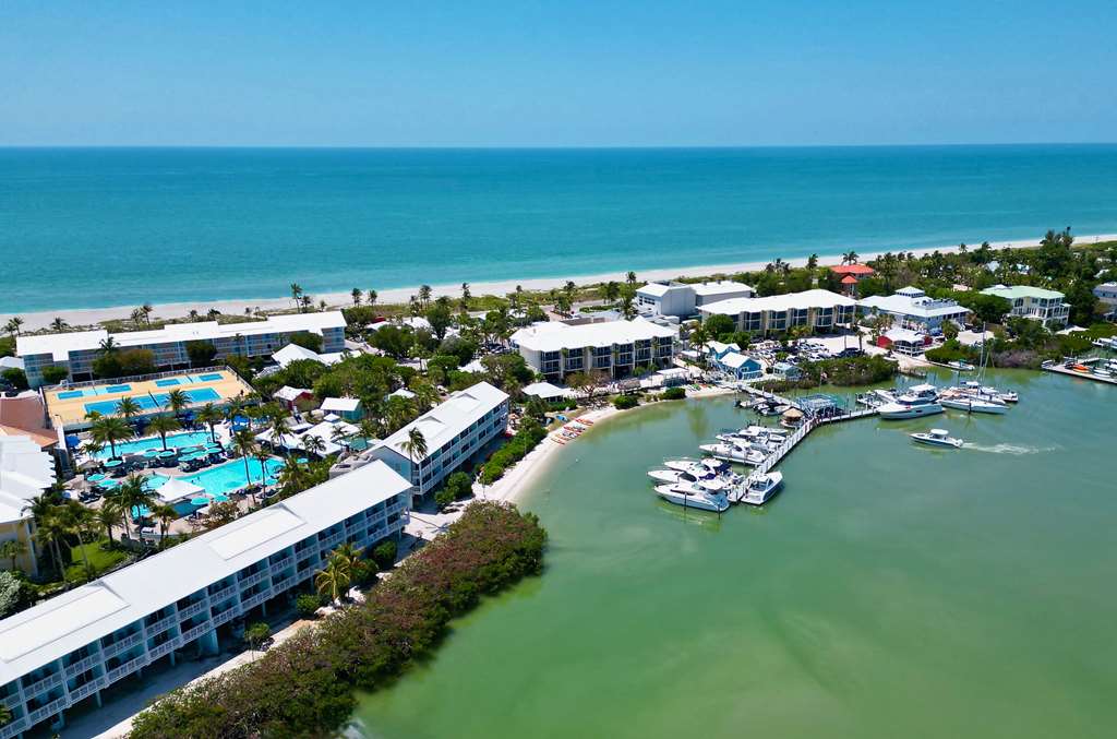 'Tween Waters Inn