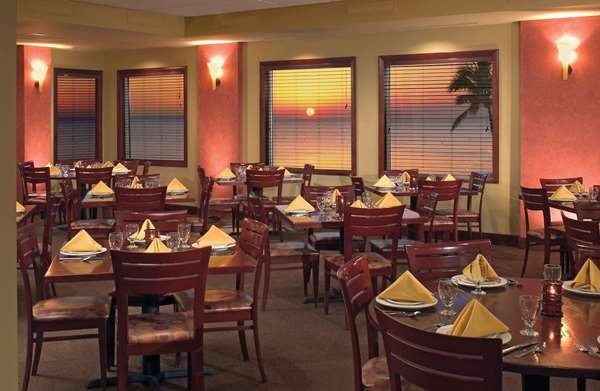 Restaurant - Diamond Head Beach Resort Fort Myers Beach