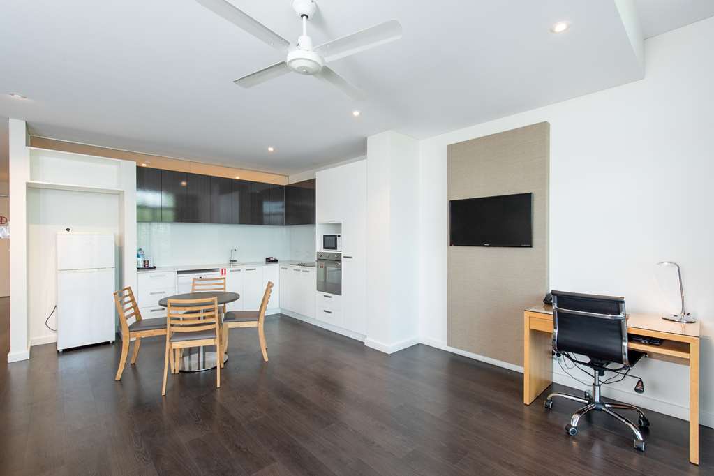 MAWSON LAKES HOTEL AND FUNCTION CEN-guestroom-Guest Room,On-Site.jpg