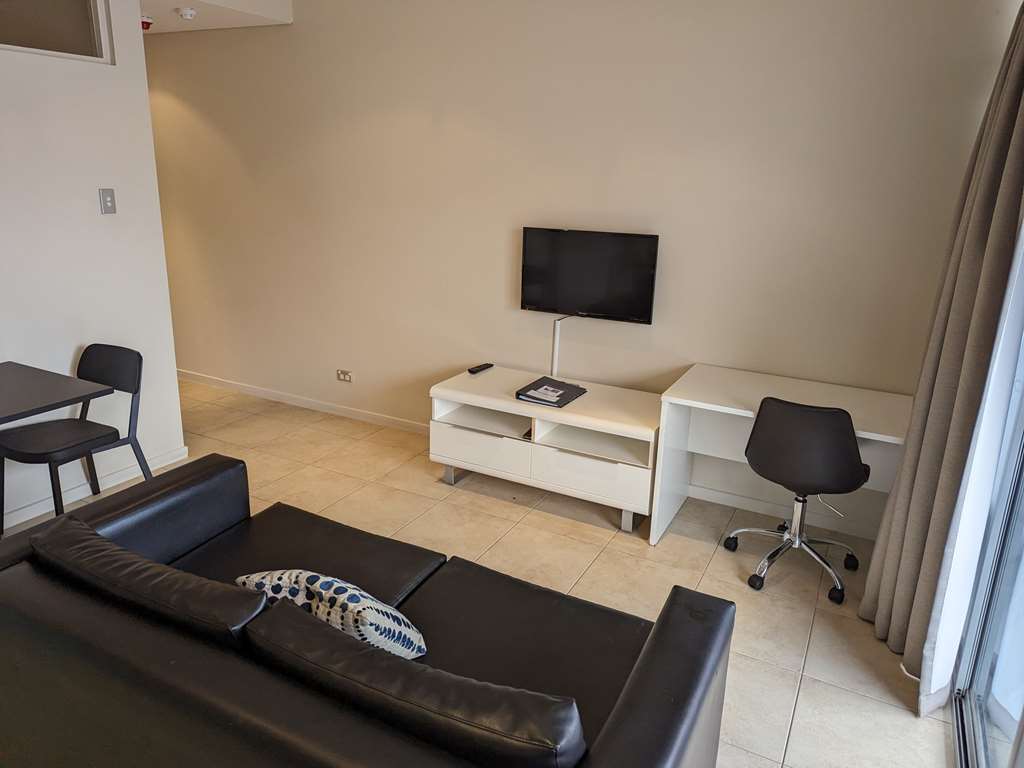 MAWSON LAKES HOTEL AND FUNCTION CEN-guestroom-Guest Room,Suite,On-Site.jpg