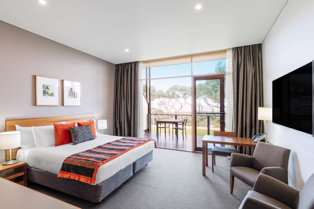 RACV INVERLOCH RESORT-guestroom-Guest Room,On-Site.jpg