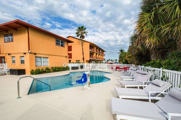 Pool - Royal Inn Beach Hotel Hutchinson Island