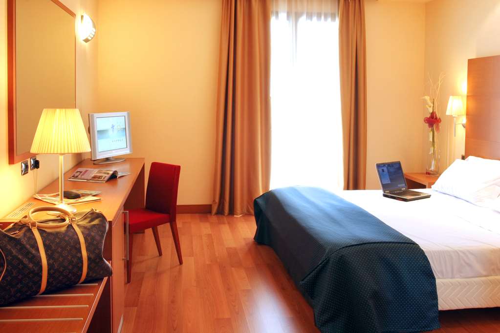 LUNA HOTEL MOTEL-guestroom-Guest Room,On-Site.jpg