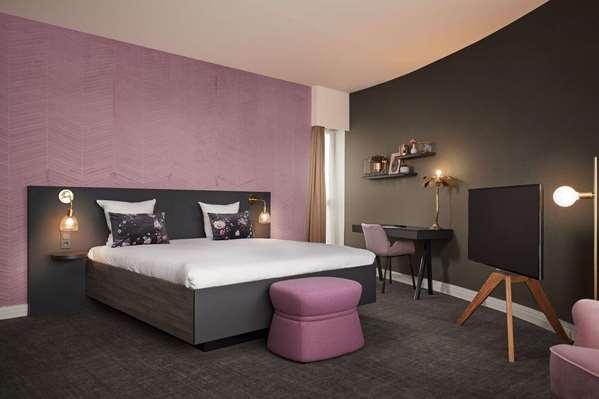 Guest Room,On-Site