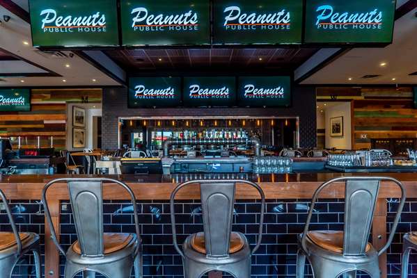 Restaurant - Carriage House Inn Calgary