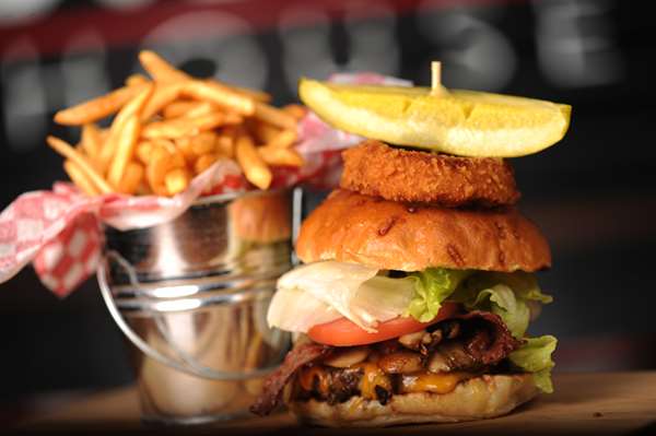 Restaurant - Carriage House Inn Calgary