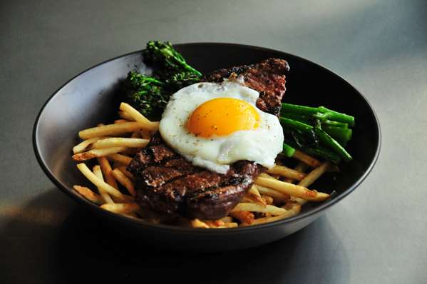 Restaurant - Carriage House Inn Calgary