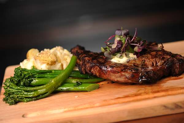 Restaurant - Carriage House Inn Calgary