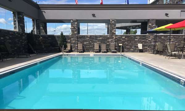 Pool - Carriage House Inn Calgary