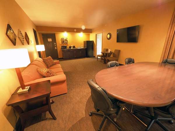 Suite - Evergreen Resort Cadillac