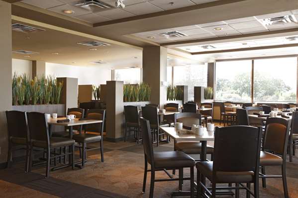 Restaurant - Viscount Gort Hotel Winnipeg