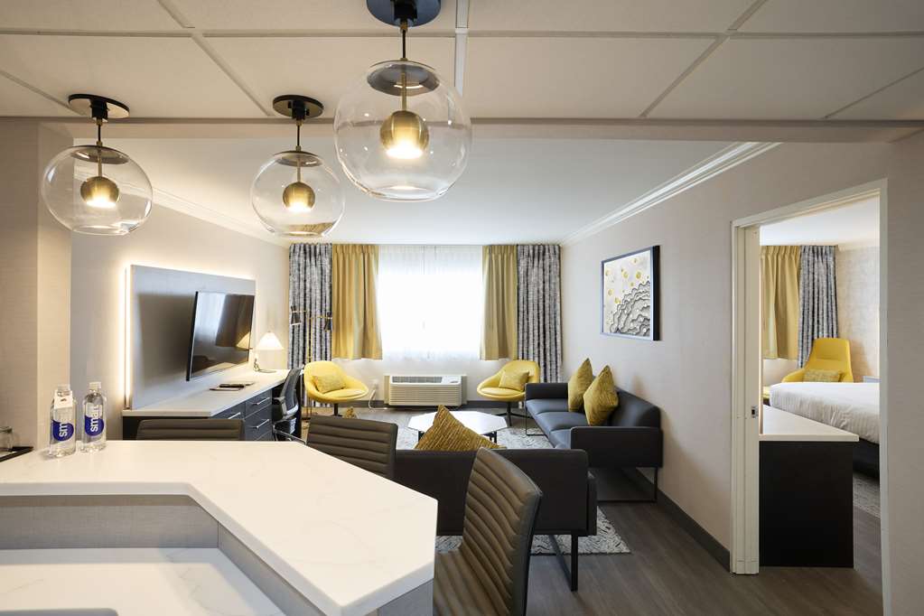 THE HOTEL AT GATEWAY CENTER-guestroom-Guest Room,Suite,On-Site.jpg