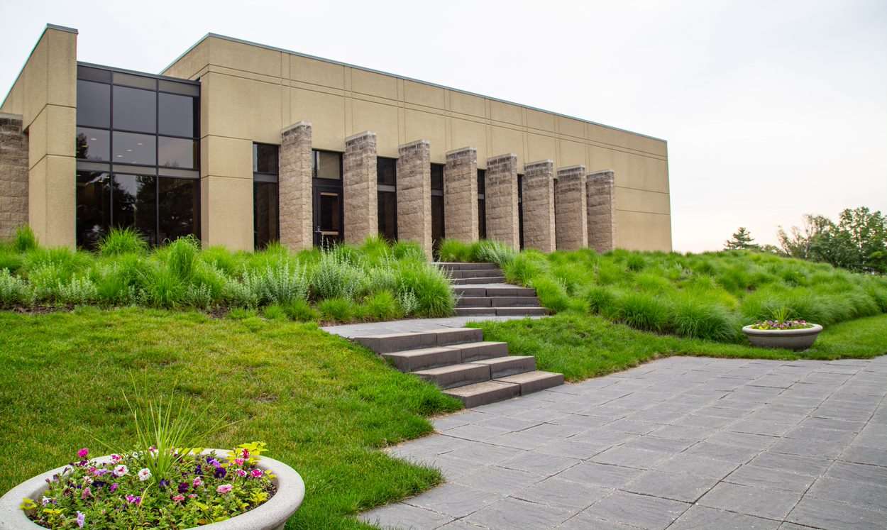 Garden Patio | Gateway Hotel and Conference Center at Iowa State University