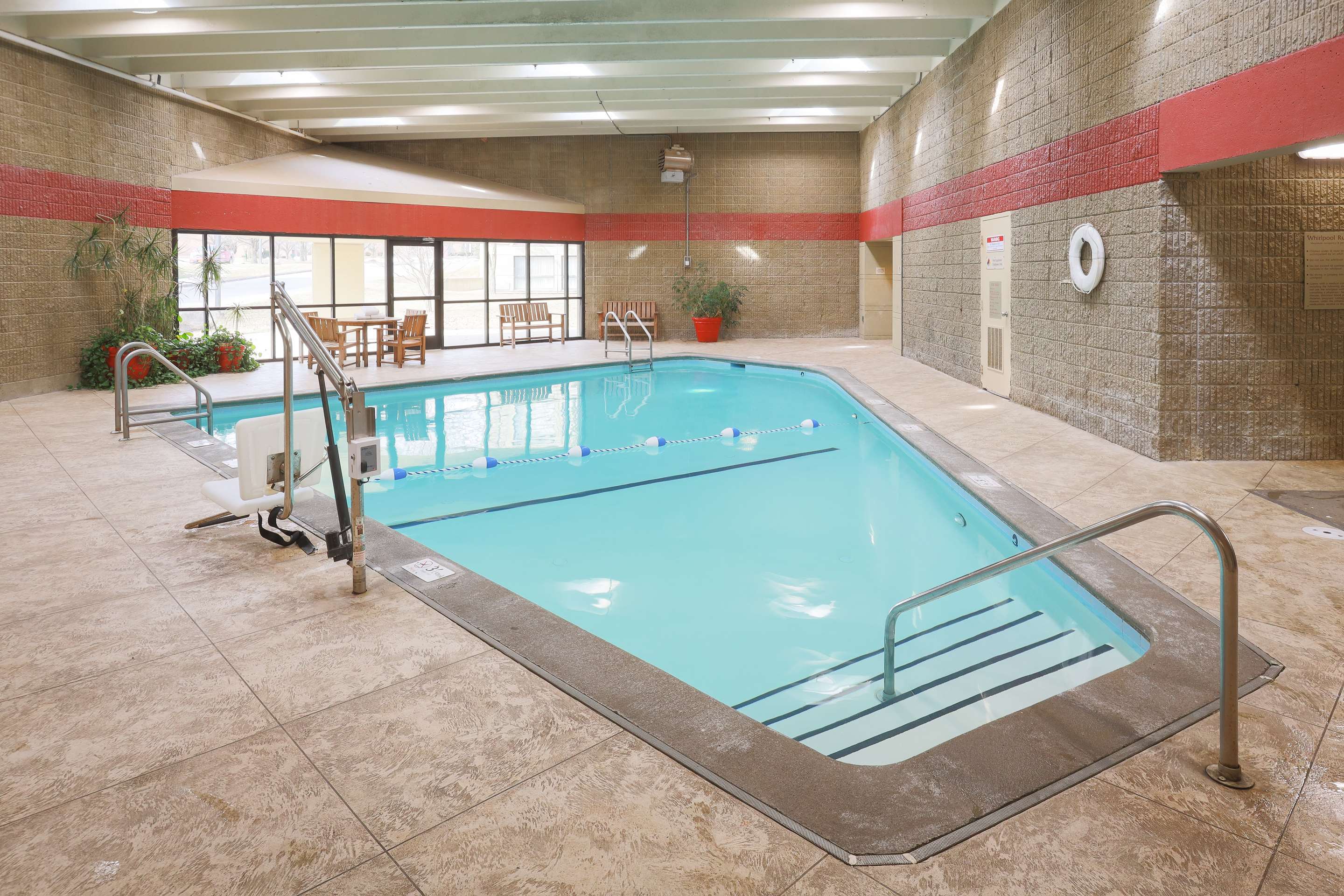 Pool | Gateway Hotel and Conference Center at Iowa State University