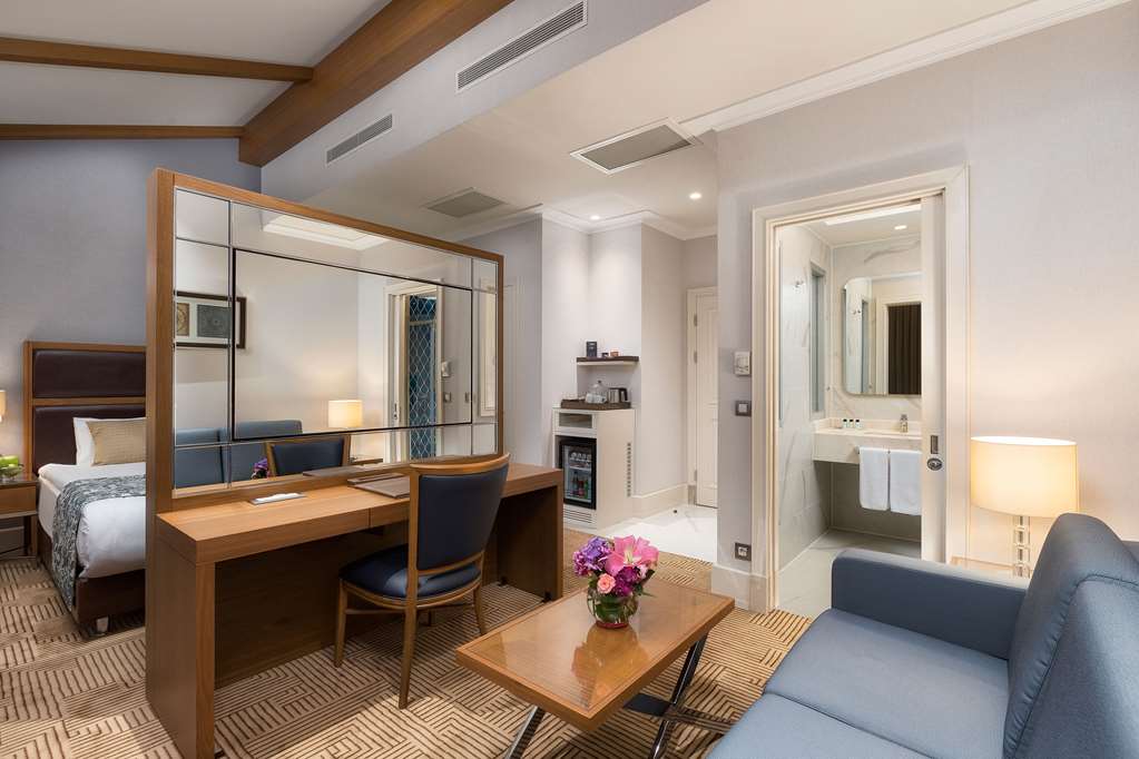 TITANIC CITY HOTEL-guestroom-Guest Room,Guest Room Amenity.jpg