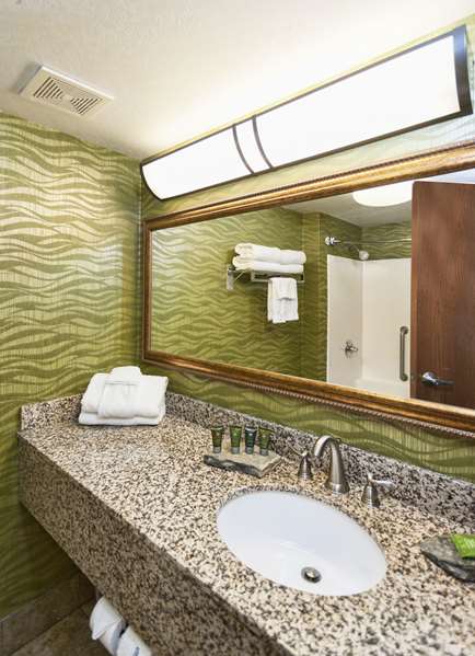  - Inn on Lake Superior Duluth - I-35, Exit 256B