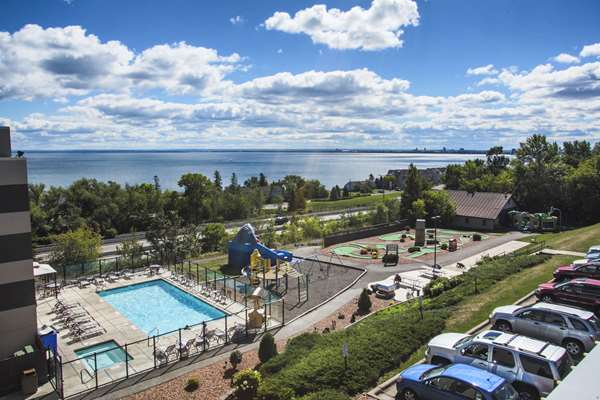 Pool - Edgewater Resort Duluth - I-35, Exit 259