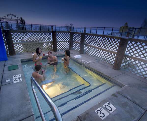 Pool - Edgewater Resort Duluth - I-35, Exit 259