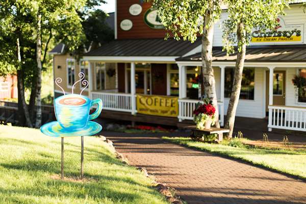 Exterior view - Maddens on Gull Lake Hotel Brainerd