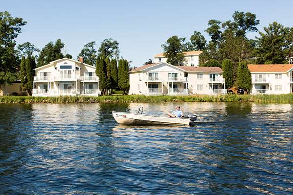 Exterior view - Maddens on Gull Lake Hotel Brainerd