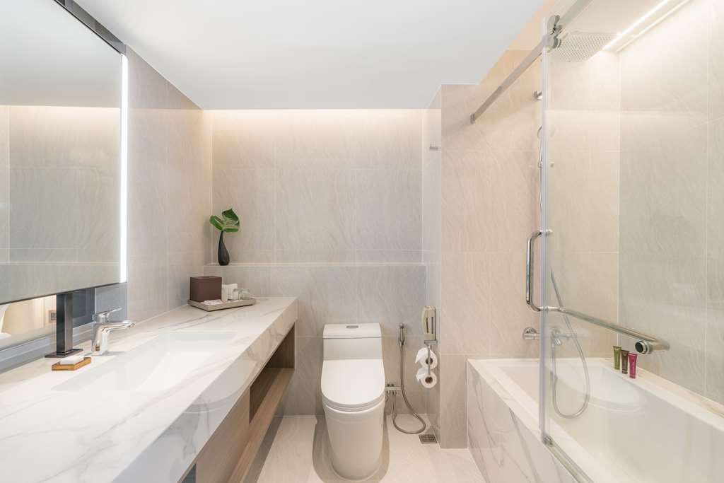 PATHUMWAN PRINCESS HOTEL BANGKOK-guestroom-Guest Room,Bathroom,On-Site.jpg
