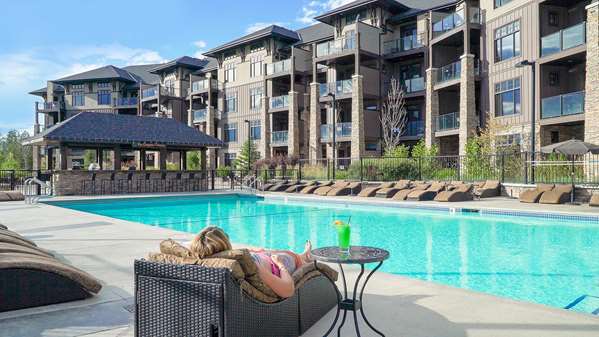 Pool - Copper Point Resort Invermere