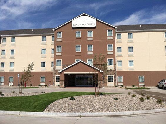 Exterior view - Landmark Suites Williston
