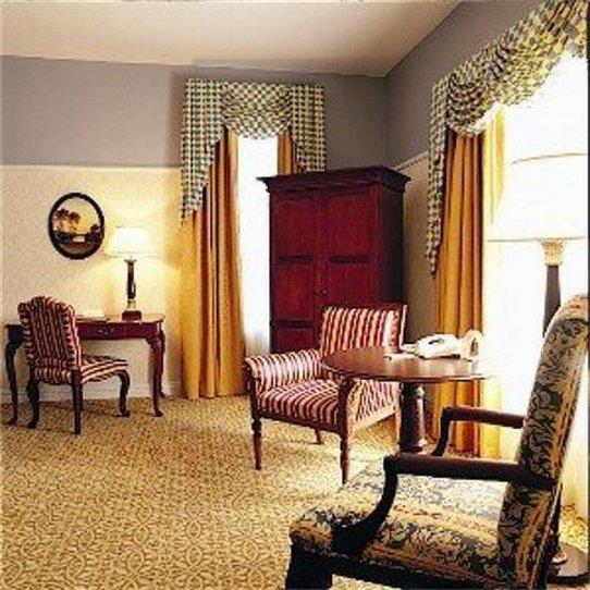  - Carleton of Oak Park Hotel