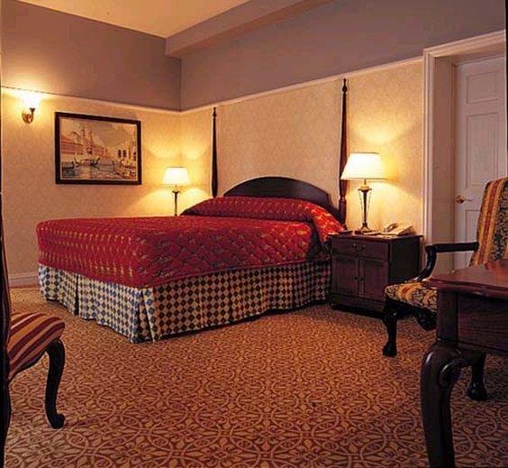  - Carleton of Oak Park Hotel
