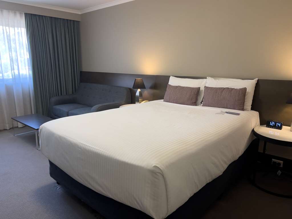 PAVILION ON NORTHBOURNE-guestroom-Guest Room,On-Site.jpg