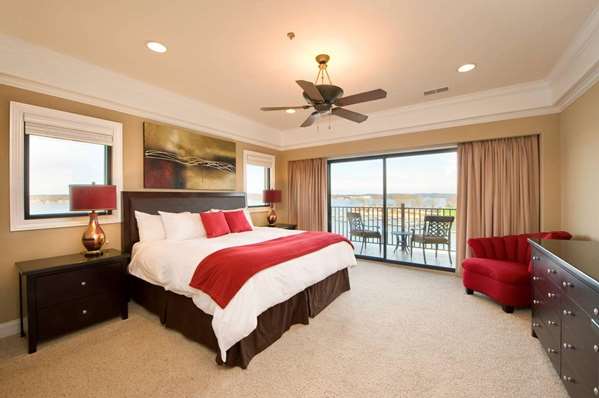  - Camden on the Lake Hotel Four Seasons