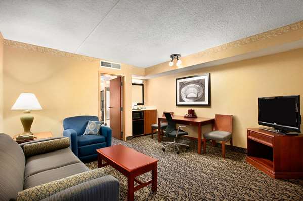 Suite - Capitol Plaza Hotel & Convention Center Jefferson City