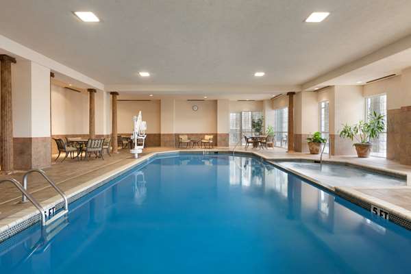 Pool - Chateau on the Lake Resort & Spa Branson