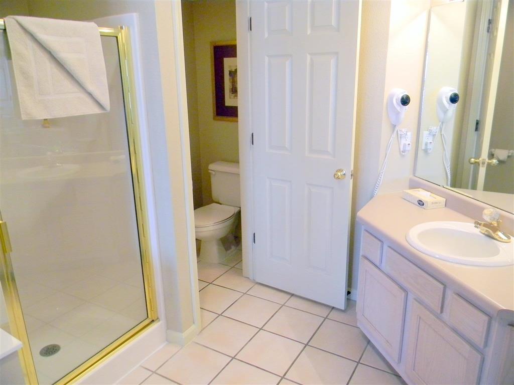 CARRIAGE PLACE-guestroom-Guest Room,Guest Room Amenity.jpg