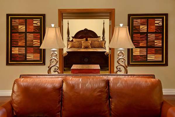 Suite - La Posada Hotel & Suites Laredo