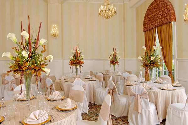  - La Posada Hotel & Suites Laredo