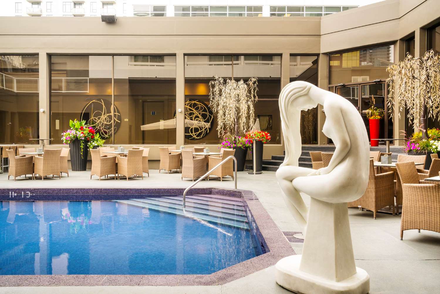 Hotel Arts Calgary, AB See Discounts