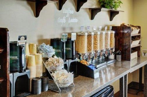 Restaurant - Lakeview Inn & Suites Slave Lake