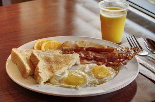 Restaurant - Lakeview Inn & Suites Slave Lake