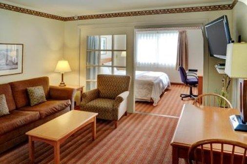 Suite - Lakeview Inn & Suites Brandon