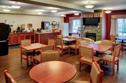 Restaurant - Lakeview Inn & Suites Chetwynd