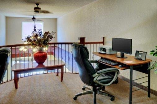 Conference Area - Lakeview Inn & Suites Chetwynd