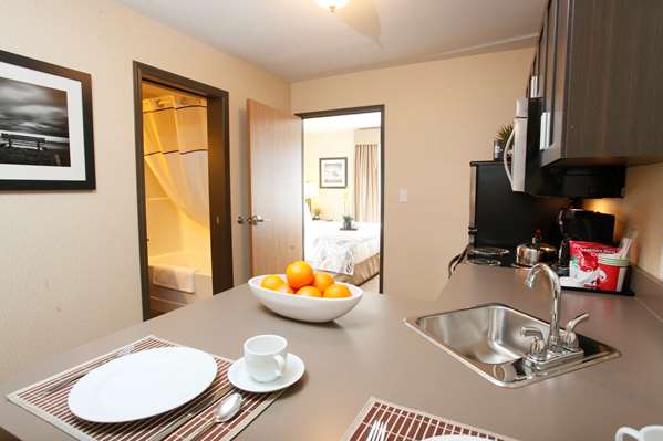 Suite - Pomeroy Inn & Suites at Olds College