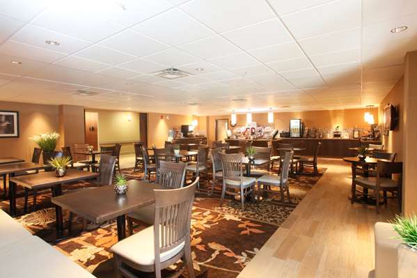 Restaurant - Pomeroy Inn & Suites at Olds College