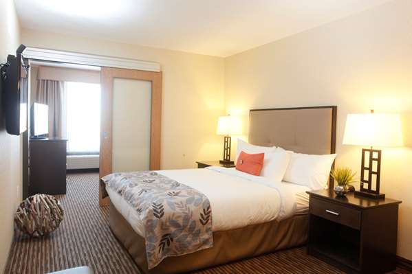 Suite - Pomeroy Inn & Suites at Olds College